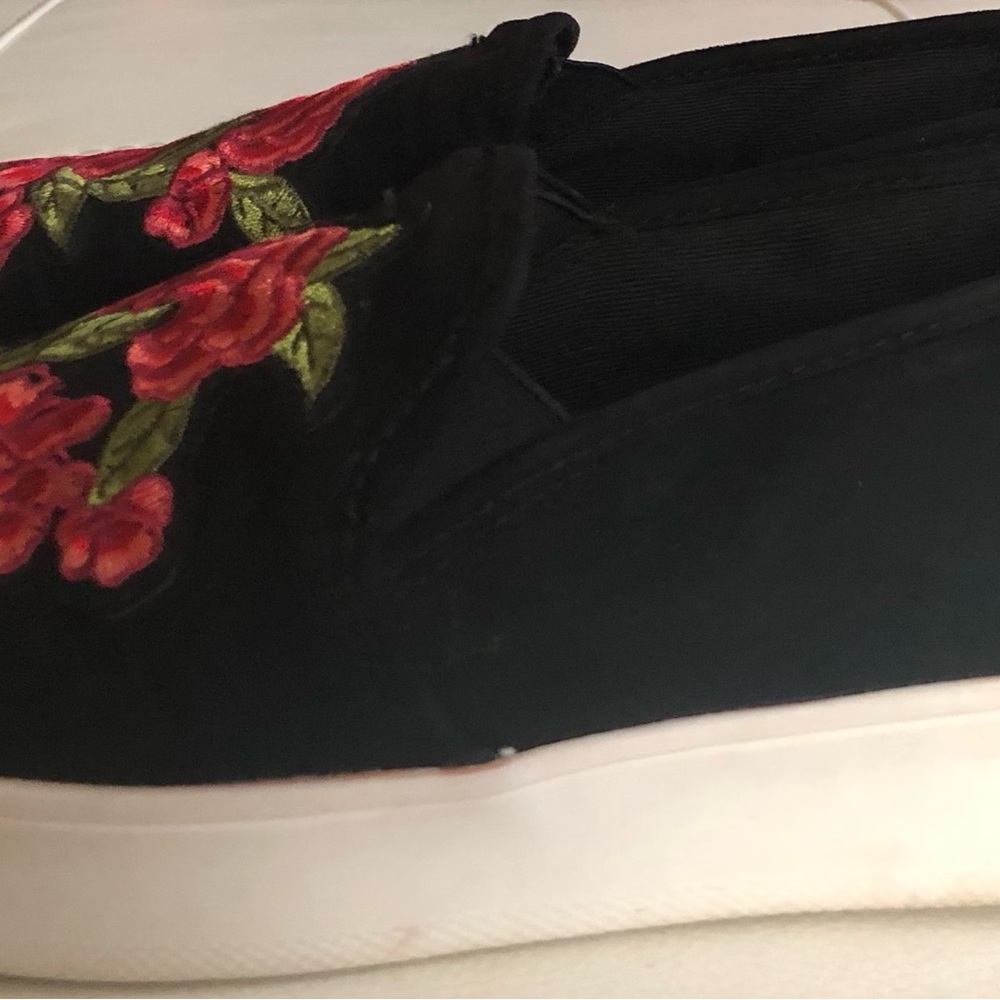 Steve Madden slip ons - Picture 3 of 8